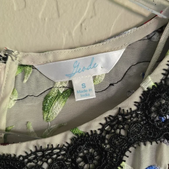 Modcloth Geode Floral Embroidered Lace Dress Size Small - Picture 4 of 14